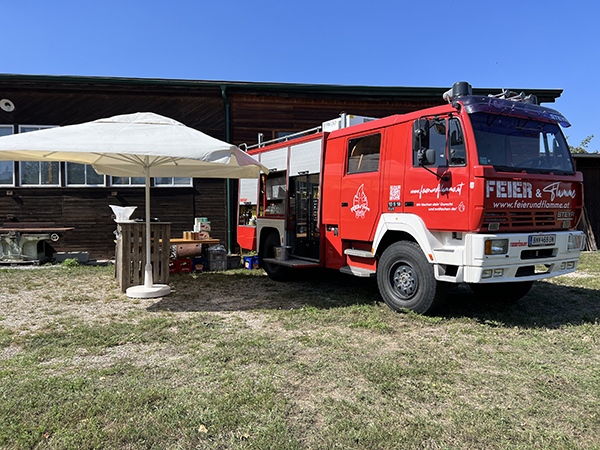 Feier und Flamme bei einer privaten Feier im Einsatz